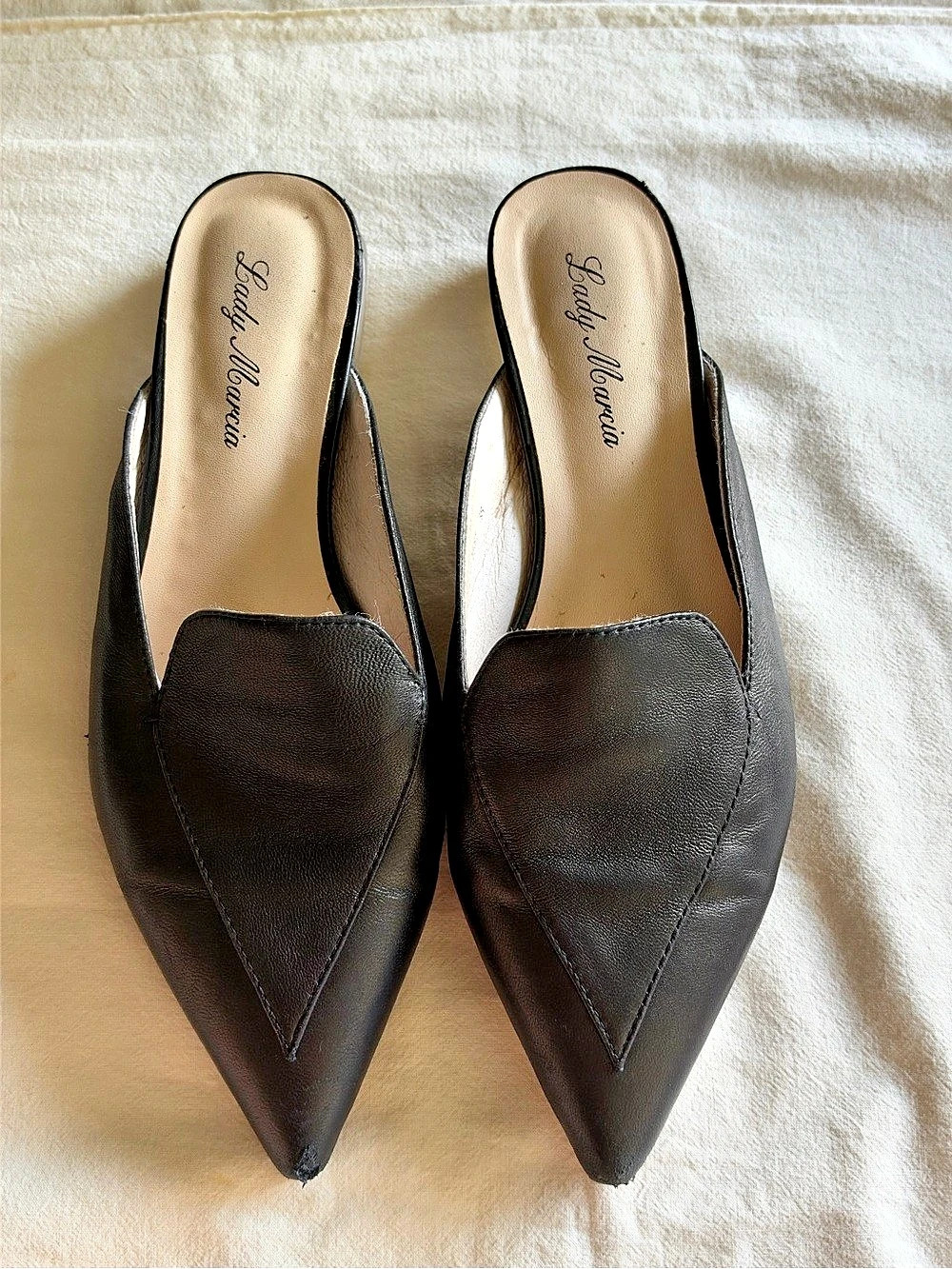 100% Real Leather Easy Street Pointed Toe Heeled Mules in Black Like New